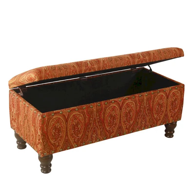 Banc de rangement capitonné avec garniture cloutée en bronze et pieds en bois – Beige / Damassé rouge et doré / Médaillon orange et crème / Tissé gris – 2-3 personnes