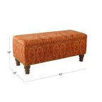 Banc de rangement capitonné avec garniture cloutée en bronze et pieds en bois – Beige / Damassé rouge et doré / Médaillon orange et crème / Tissé gris – 2-3 personnes
