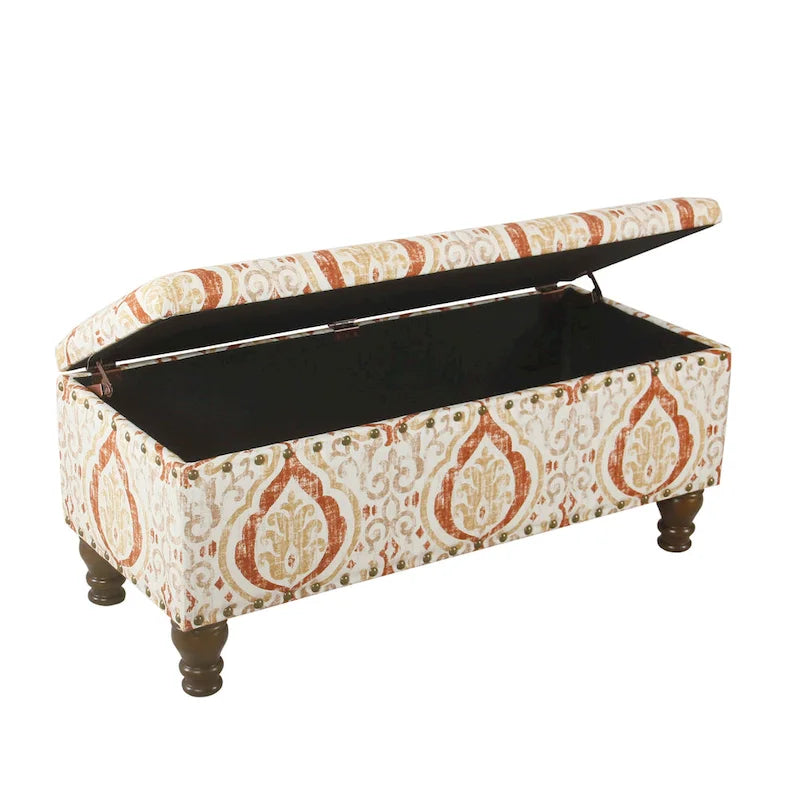 Banc de rangement capitonné avec garniture cloutée en bronze et pieds en bois – Beige / Damassé rouge et doré / Médaillon orange et crème / Tissé gris – 2-3 personnes