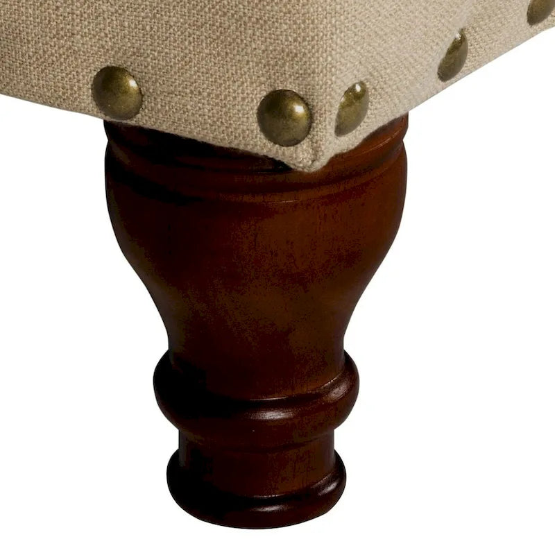 Banc de rangement capitonné avec garniture cloutée en bronze et pieds en bois – Beige / Damassé rouge et doré / Médaillon orange et crème / Tissé gris – 2-3 personnes