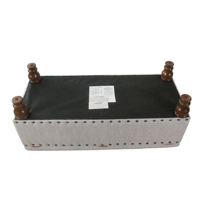 Banc de rangement capitonné avec garniture cloutée en bronze et pieds en bois – Beige / Damassé rouge et doré / Médaillon orange et crème / Tissé gris – 2-3 personnes